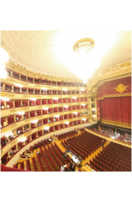 L’immagine mostra l’interno del Teatro alla Scala di Milano, con il palcoscenico, il sipario e le balconate illuminate. È utilizzata per rappresentare il contesto artistico e culturale di alto livello in cui gli alunni hanno vissuto l’esperienza formativa legata al progetto “Educare alla Bellezza”.